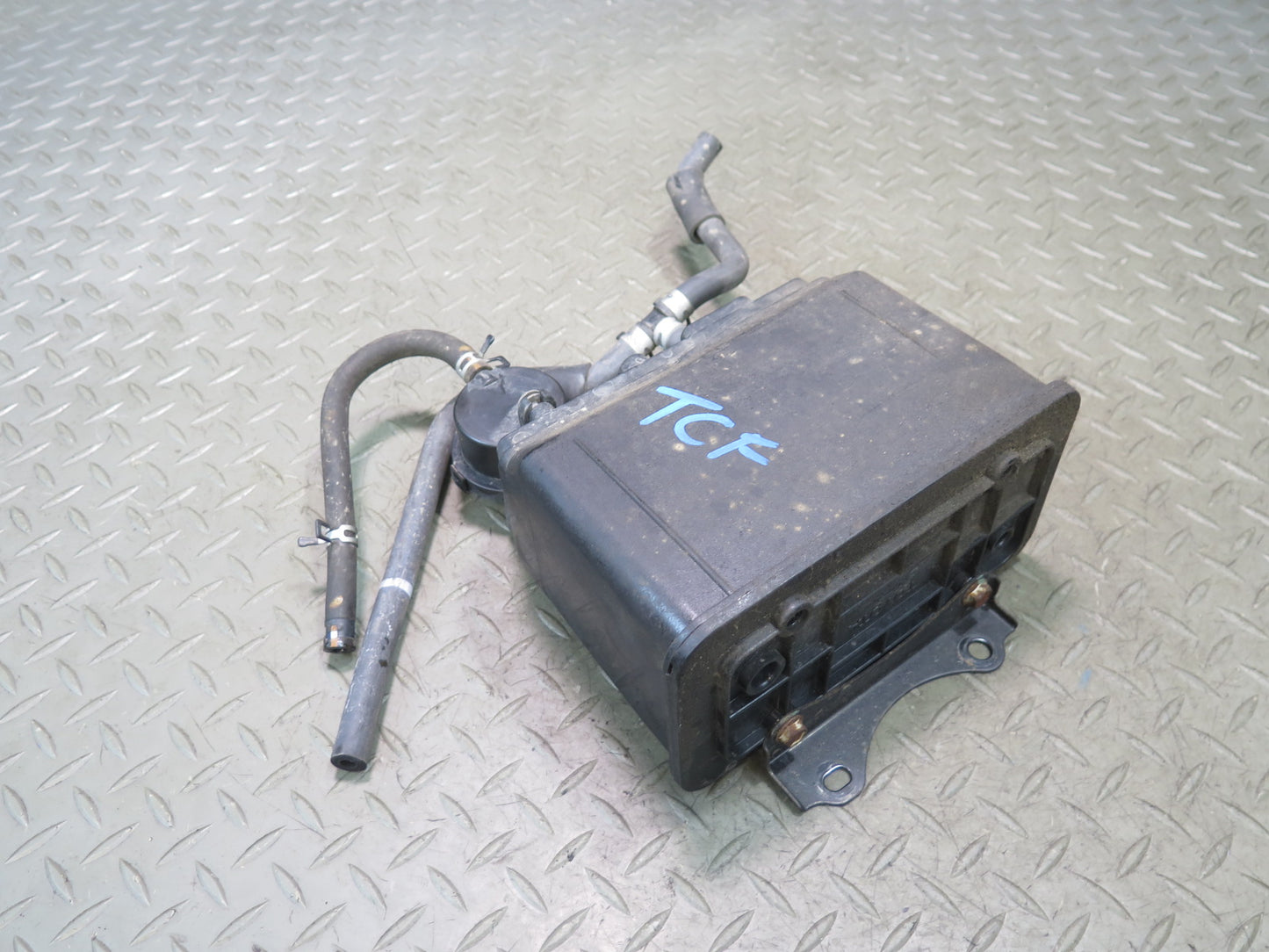 99-01 Toyota Crown JZS175 Fuel Evap Vapor Charcoal Canister OEM