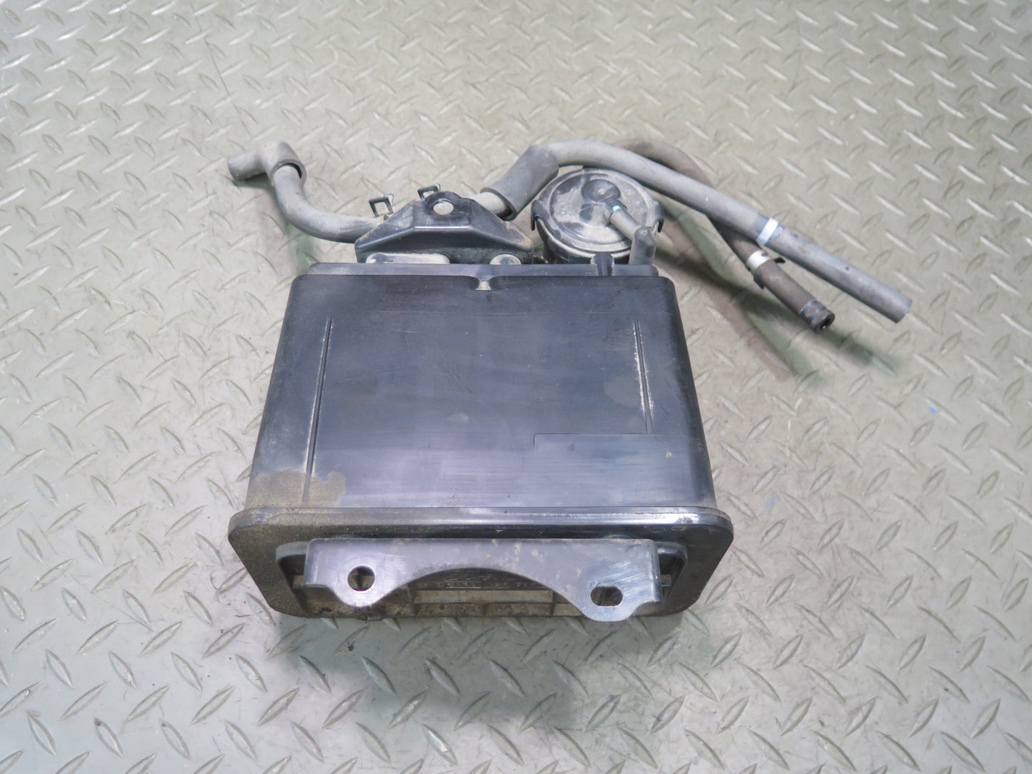 99-01 Toyota Crown JZS175 Fuel Evap Vapor Charcoal Canister OEM