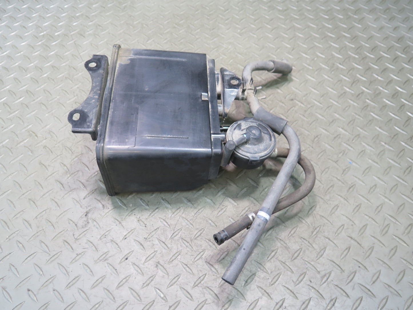 99-01 Toyota Crown JZS175 Fuel Evap Vapor Charcoal Canister OEM