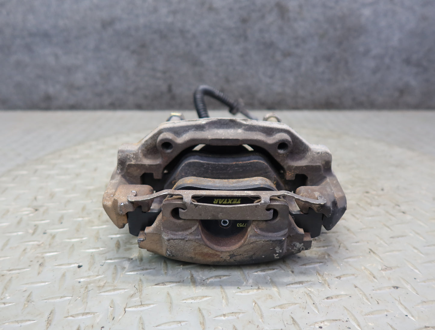 1984-1985 Porsche 928 Front Left & Right Brake Caliper Set of 2