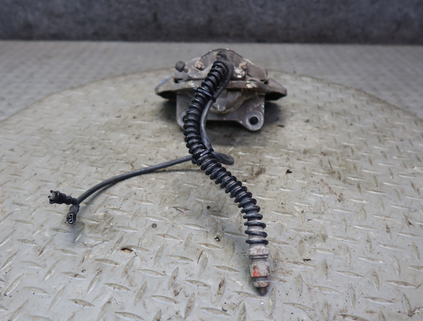 1984-1985 Porsche 928 Rear Left & Right Brake Caliper Set of 2