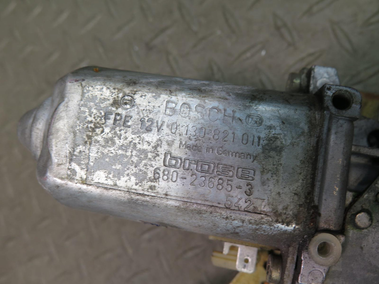 1984-1991 Porsche 928 Right Door Window Regulator w Motor