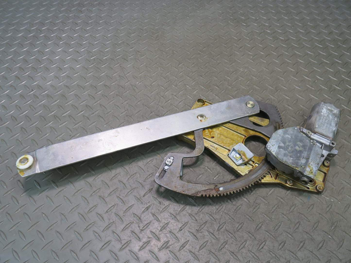1984-1991 Porsche 928 Right Door Window Regulator w Motor