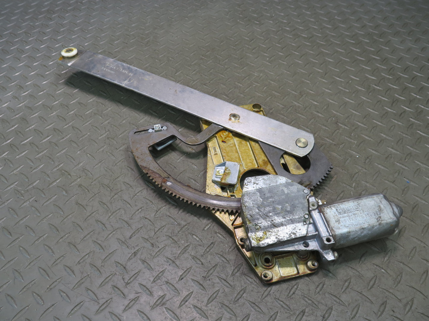1984-1991 Porsche 928 Right Door Window Regulator w Motor
