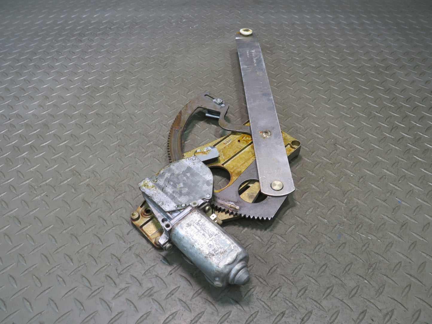 1984-1991 Porsche 928 Right Door Window Regulator w Motor