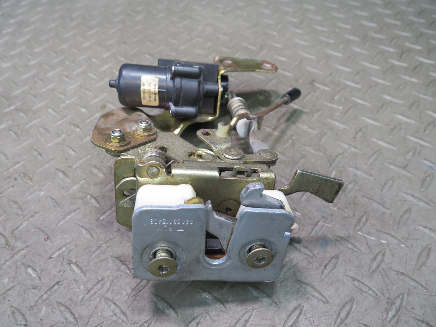 1984-1991 Porsche 928 Right Door Lock Latch Actuator 92853715403