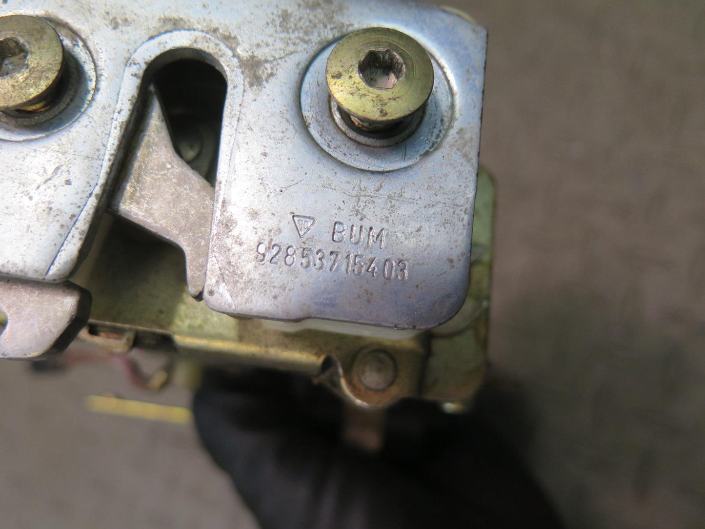 1984-1991 Porsche 928 Right Door Lock Latch Actuator 92853715403