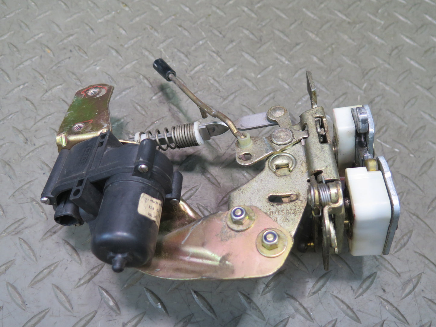 1984-1991 Porsche 928 Right Door Lock Latch Actuator 92853715403