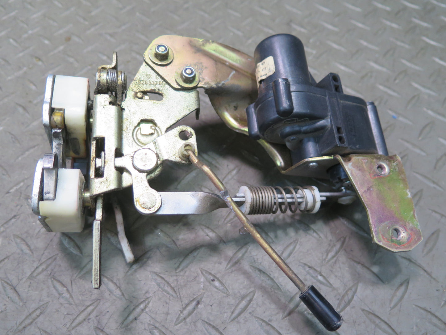 1984-1991 Porsche 928 Right Door Lock Latch Actuator 92853715403