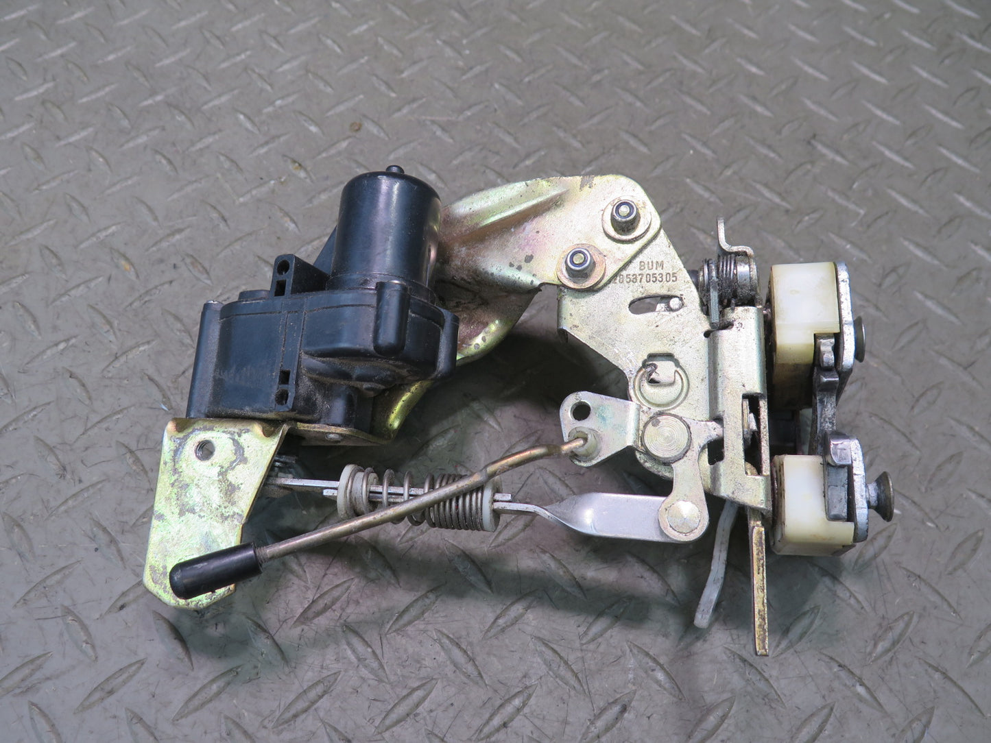 1984-1991 Porsche 928 Left Door Lock Latch Actuator 92853715303