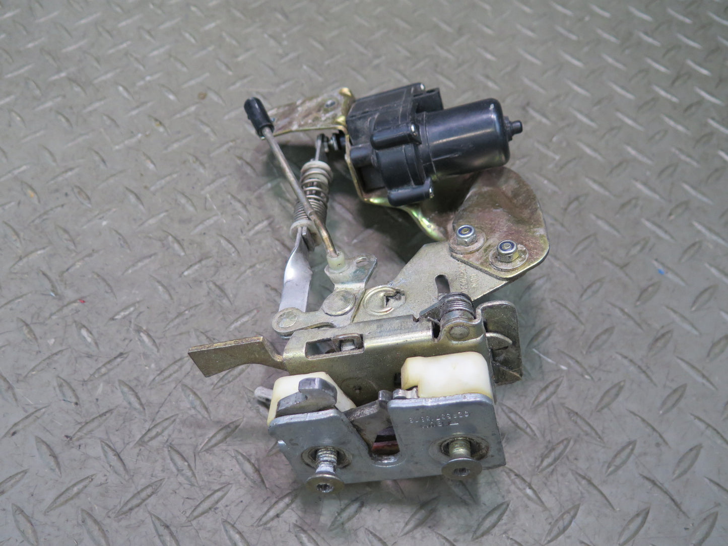 1984-1991 Porsche 928 Left Door Lock Latch Actuator 92853715303