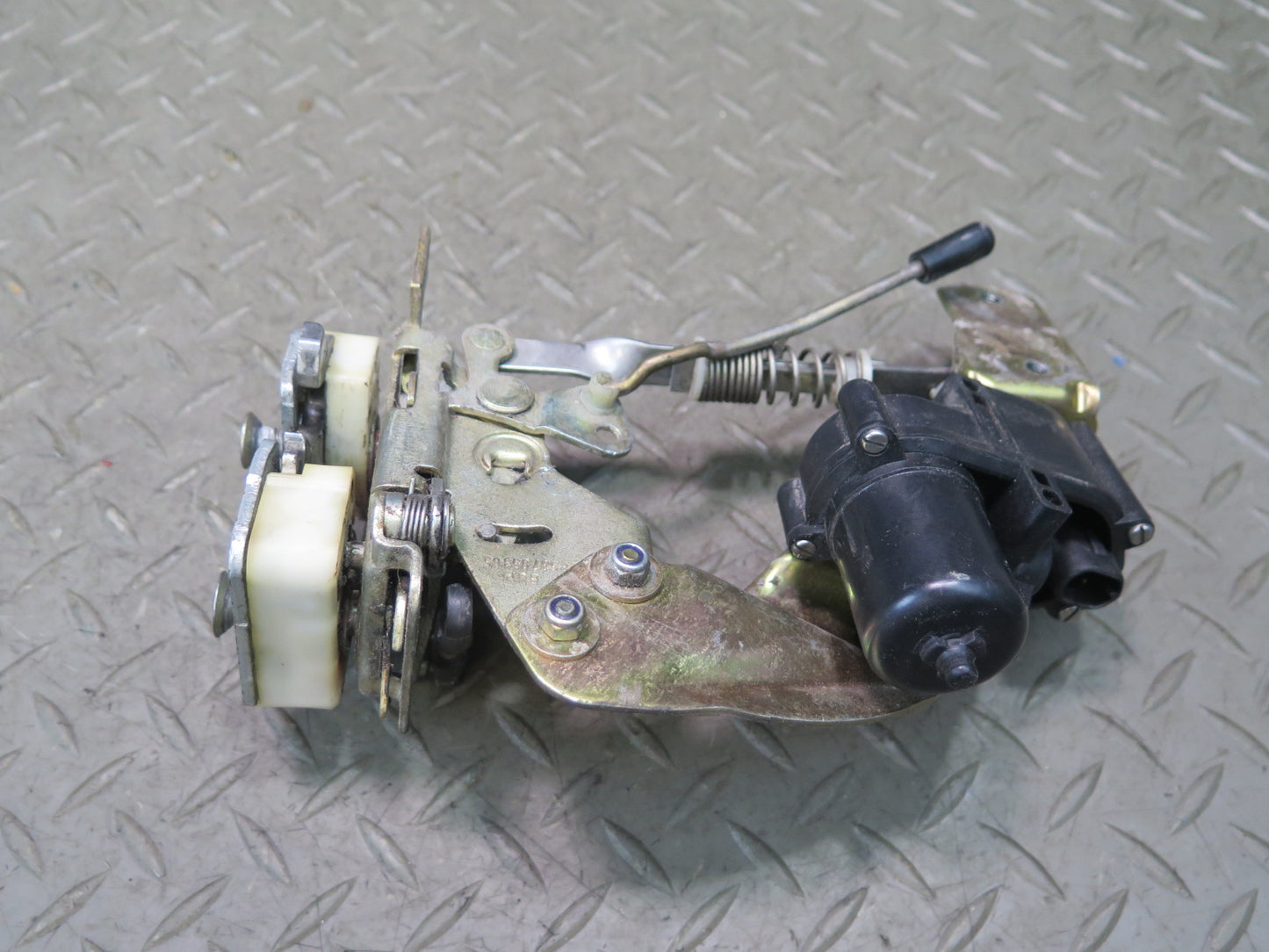 1984-1991 Porsche 928 Left Door Lock Latch Actuator 92853715303