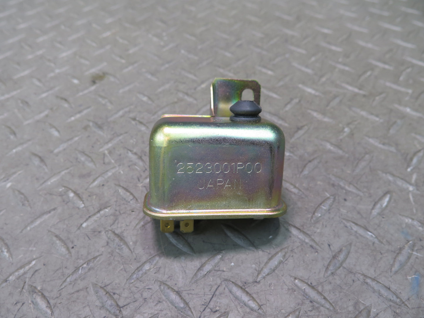84-89 Nissan Z31 300ZX A/C Compressor Hold Relay 2523001P00 OEM