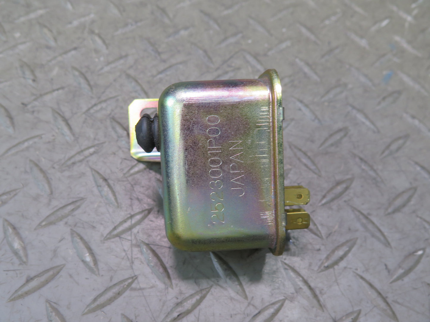 84-89 Nissan Z31 300ZX A/C Compressor Hold Relay 2523001P00 OEM
