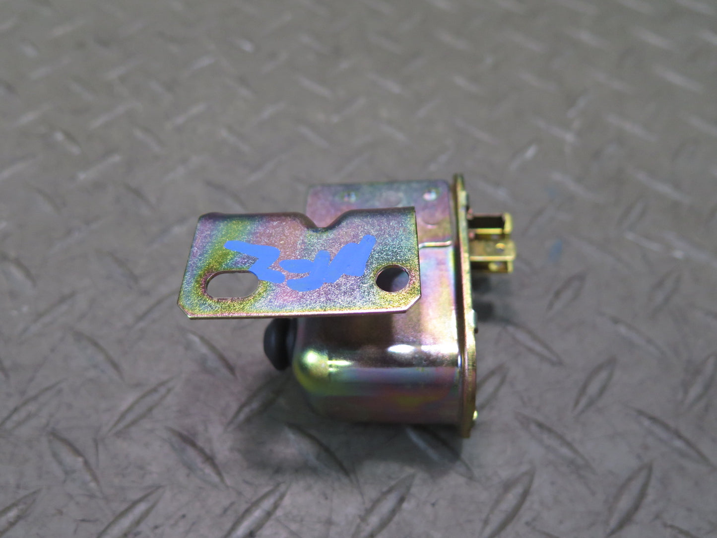 84-89 Nissan Z31 300ZX A/C Compressor Hold Relay 2523001P00 OEM