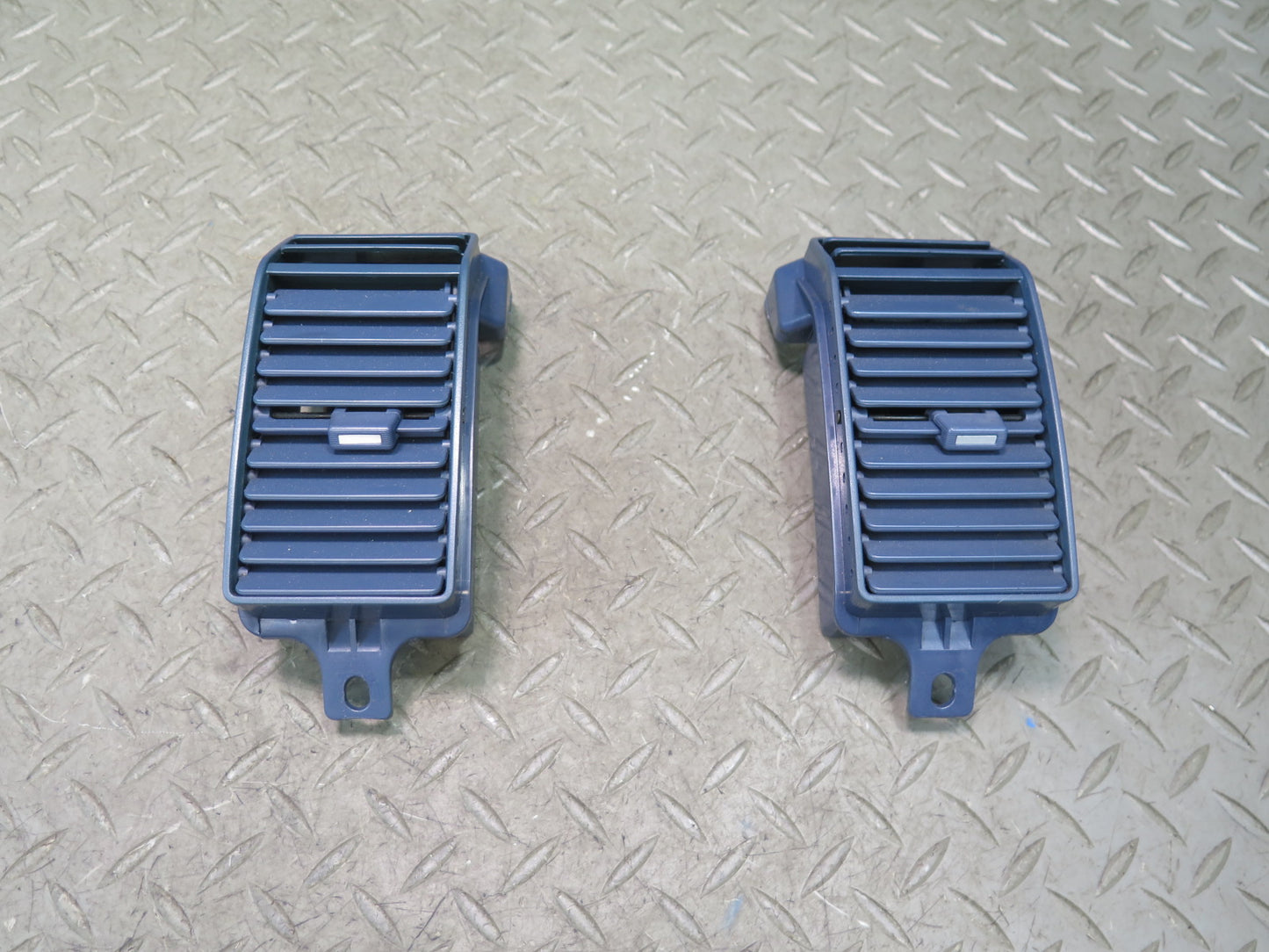 84-86 Nissan Z31 300ZX Set of 2 Dash Front Left & Right A/C Air Vent Blue OEM