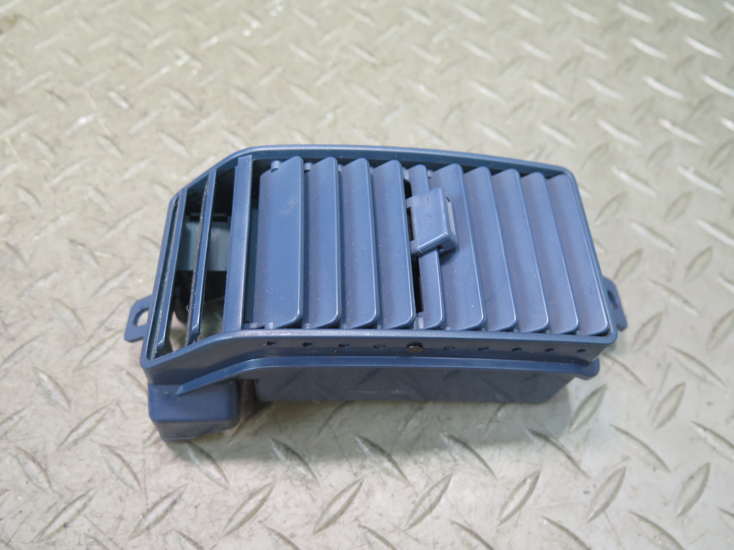 84-86 Nissan Z31 300ZX Set of 2 Dash Front Left & Right A/C Air Vent Blue OEM