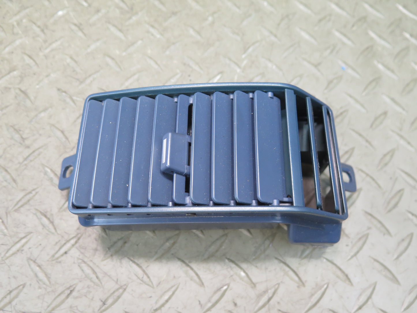 84-86 Nissan Z31 300ZX Set of 2 Dash Front Left & Right A/C Air Vent Blue OEM