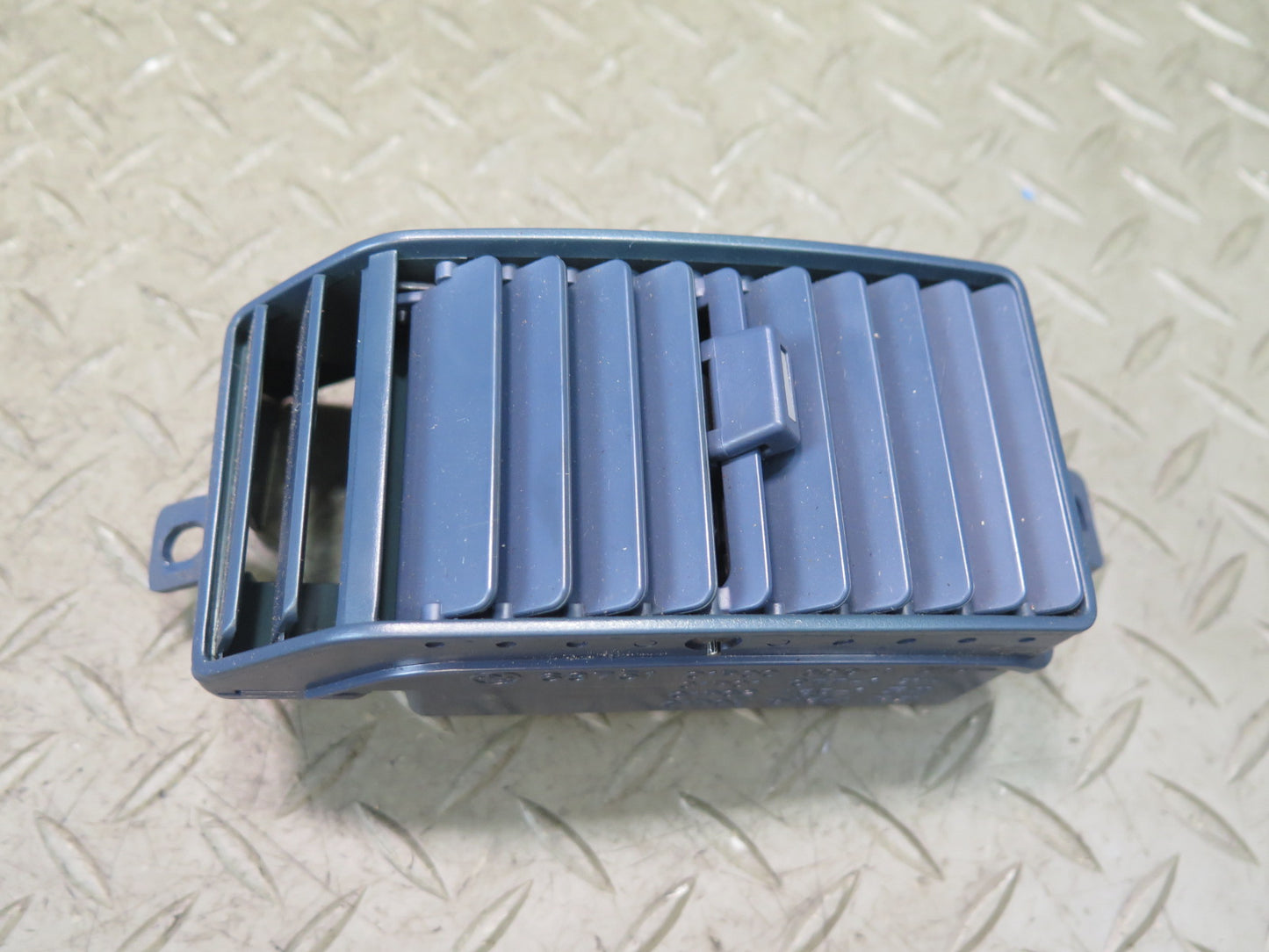 84-86 Nissan Z31 300ZX Set of 2 Dash Front Left & Right A/C Air Vent Blue OEM
