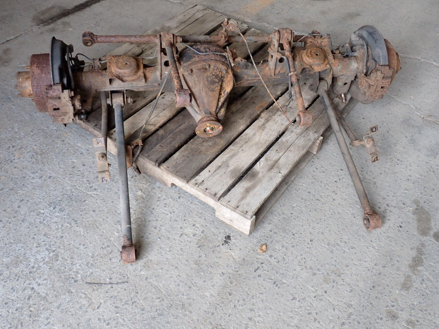 96-97 Lexus LX450 4WD Rear Axle Wheel Hub Differential Carrier 4.10 Ratio w ABS