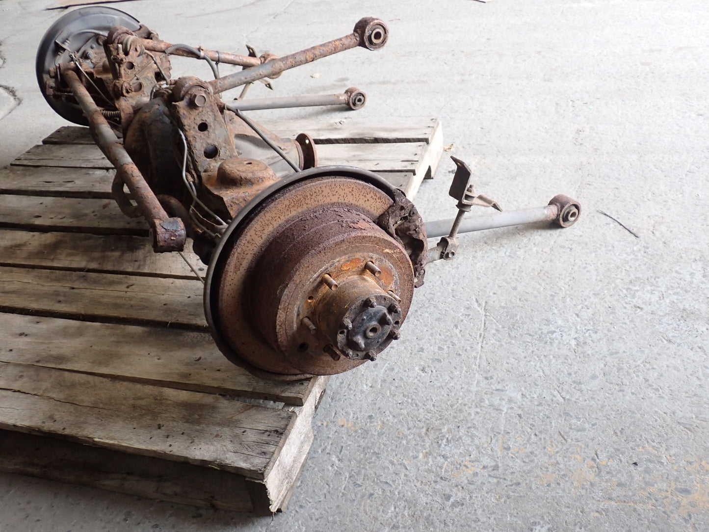 96-97 Lexus LX450 4WD Rear Axle Wheel Hub Differential Carrier 4.10 Ratio w ABS