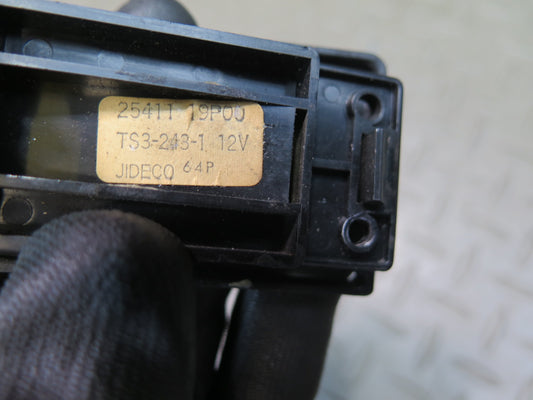 84-86 Nissan Z31 300ZX 2+0 Right Door Power Window Switch 25411-19P00 OEM