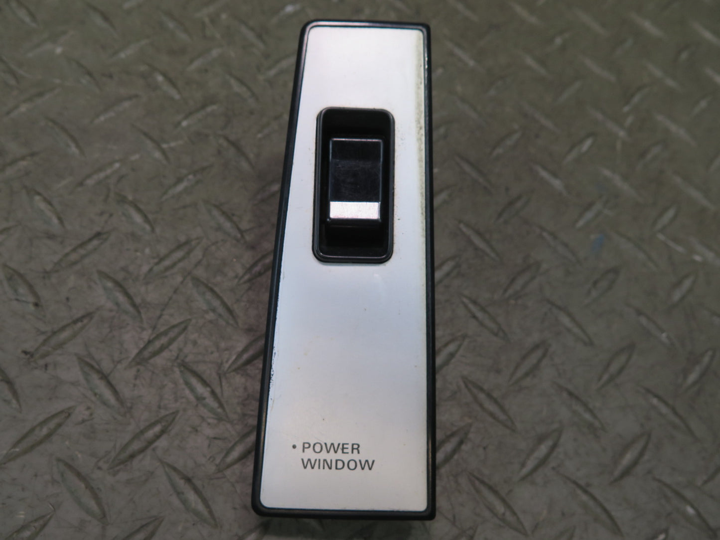 84-86 Nissan Z31 300ZX 2+0 Right Door Power Window Switch 25411-19P00 OEM