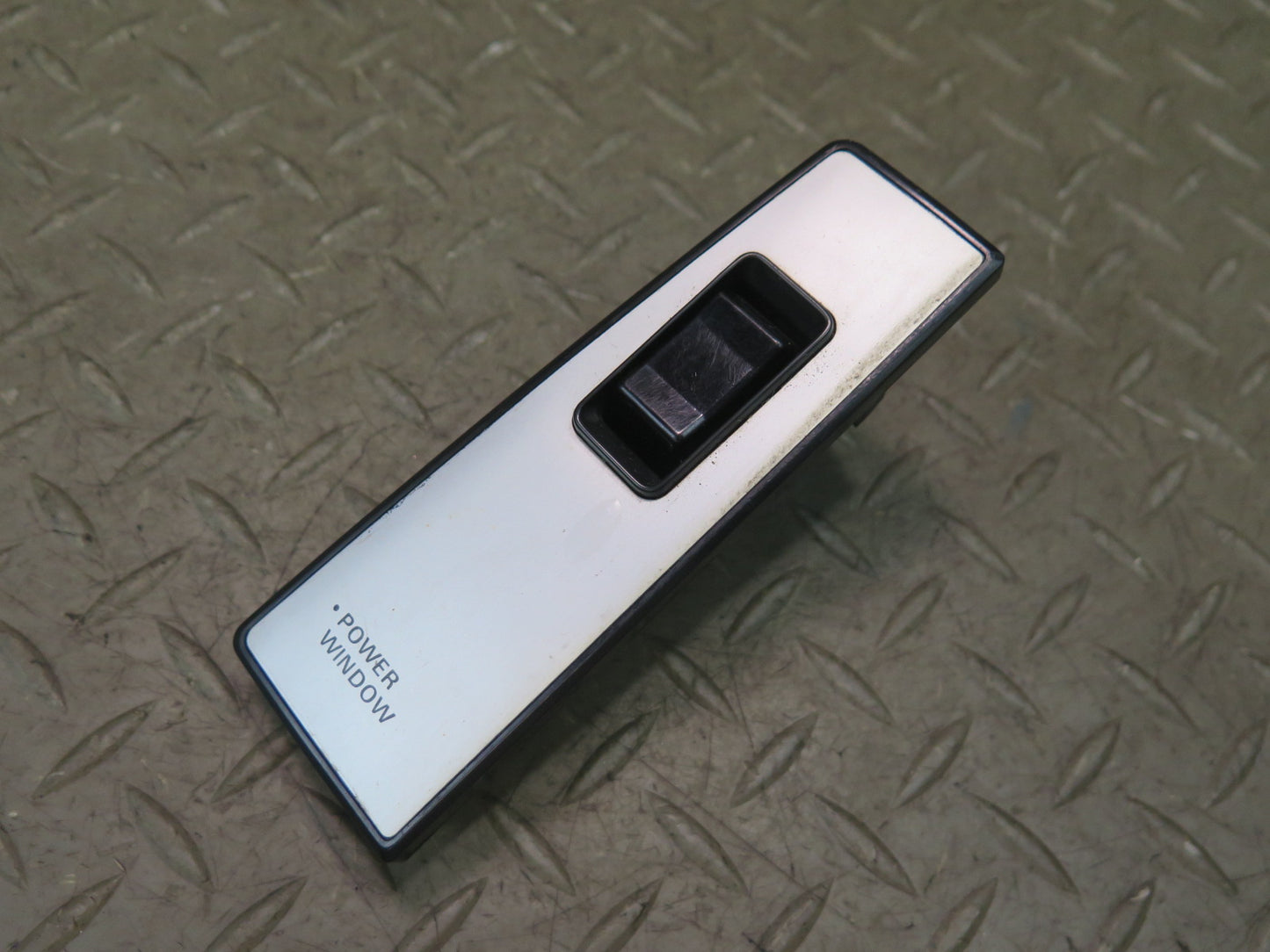84-86 Nissan Z31 300ZX 2+0 Right Door Power Window Switch 25411-19P00 OEM