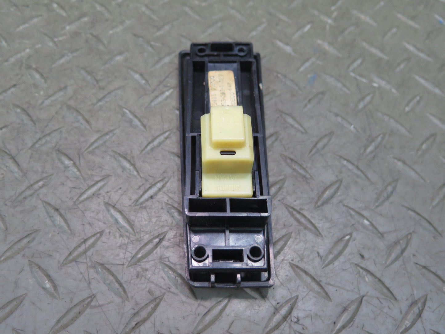 84-86 Nissan Z31 300ZX 2+0 Right Door Power Window Switch 25411-19P00 OEM