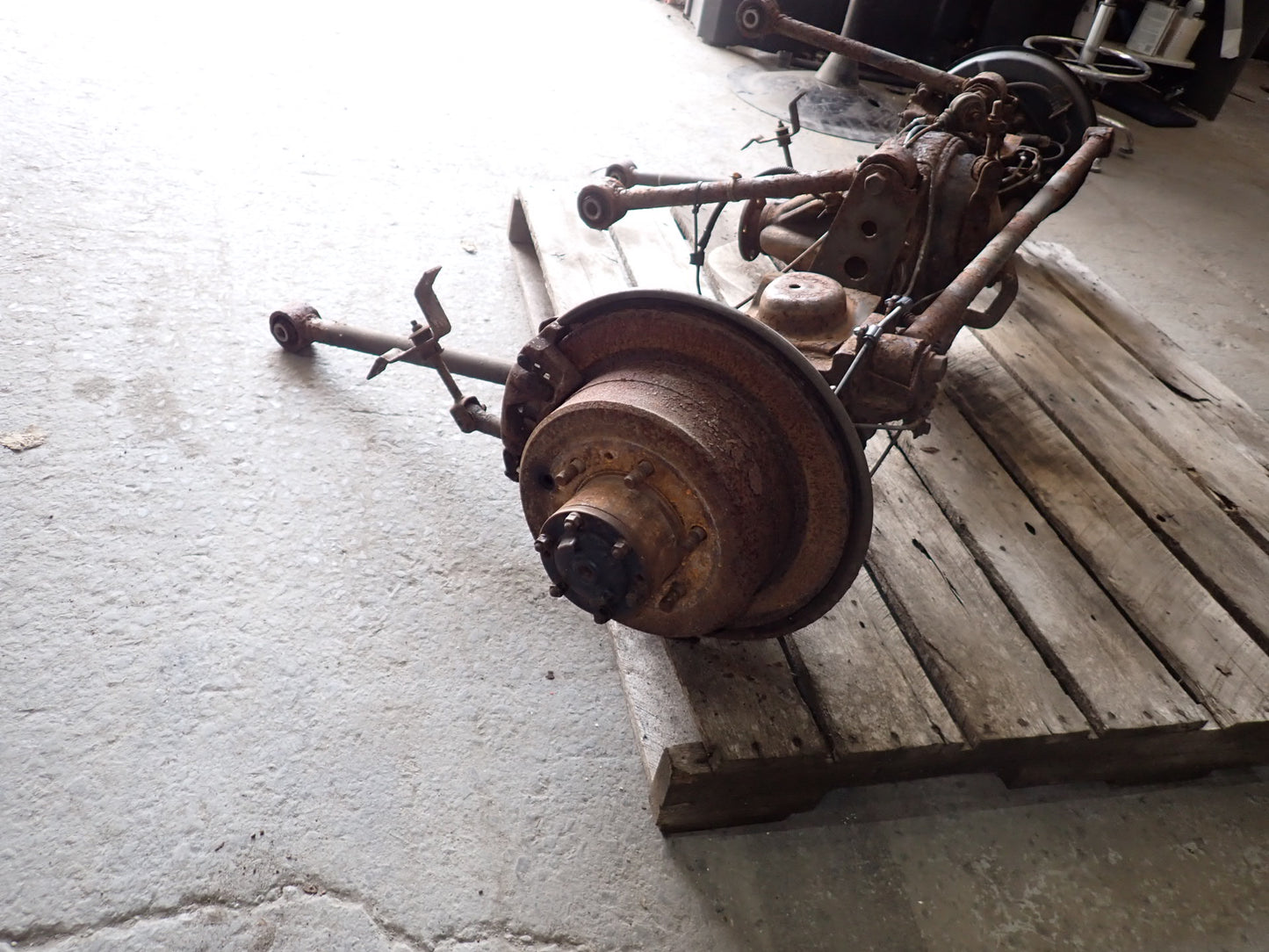 96-97 Lexus LX450 4WD Rear Axle Wheel Hub Differential Carrier 4.10 Ratio w ABS