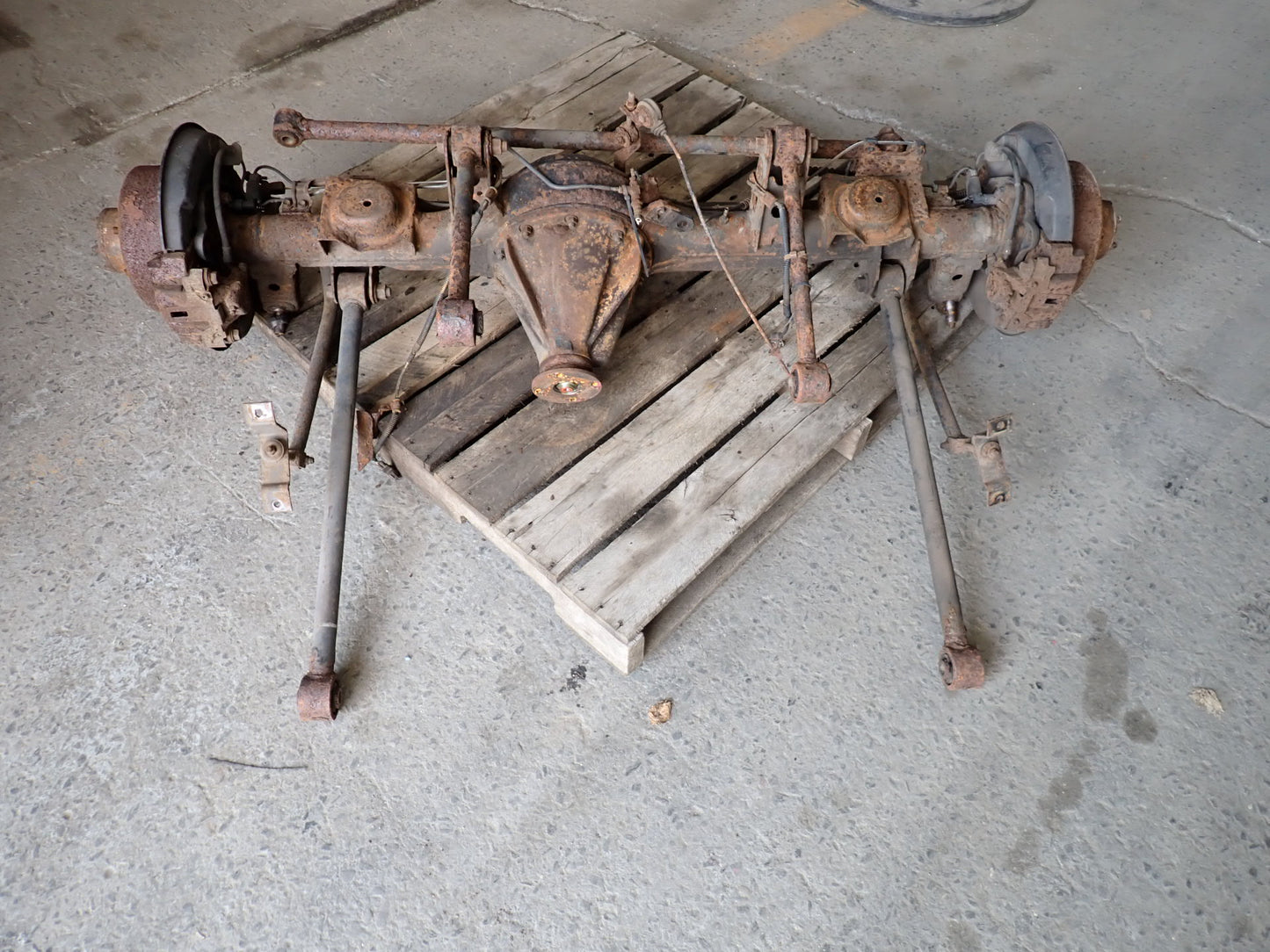 96-97 Lexus LX450 4WD Rear Axle Wheel Hub Differential Carrier 4.10 Ratio w ABS