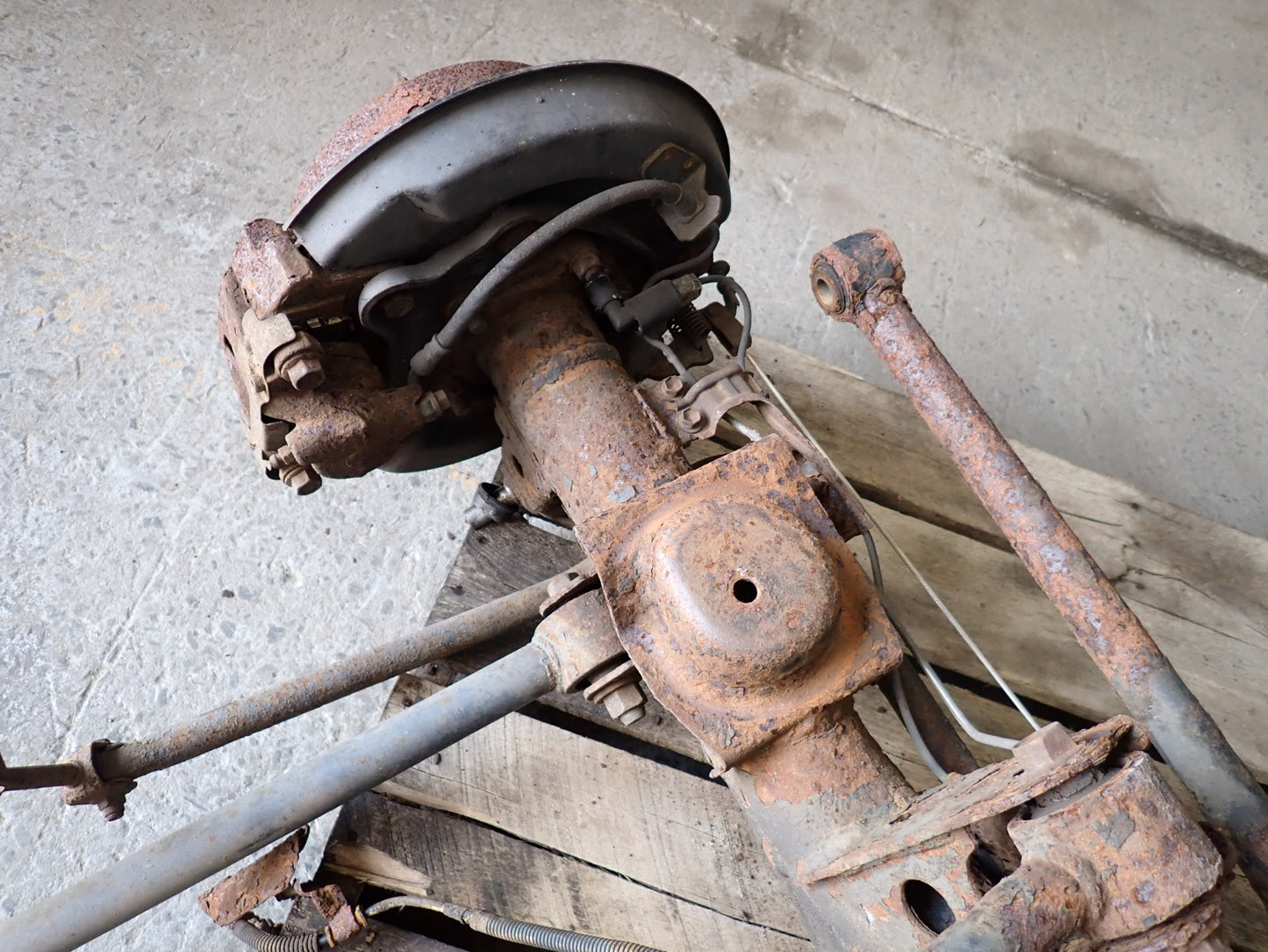 96-97 Lexus LX450 4WD Rear Axle Wheel Hub Differential Carrier 4.10 Ratio w ABS