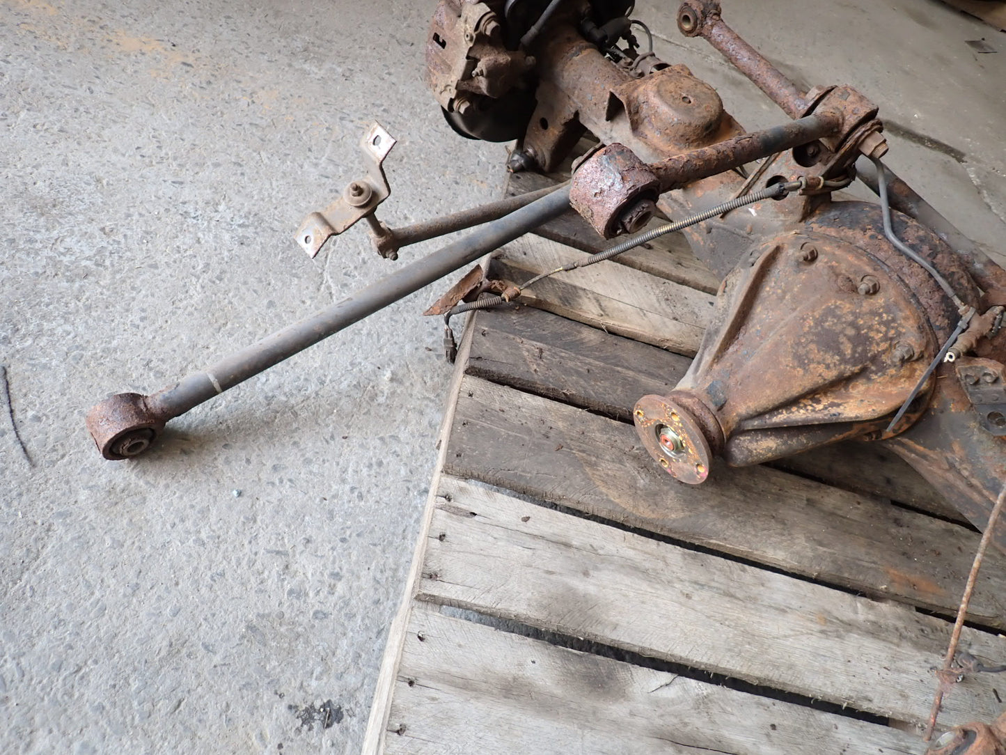 96-97 Lexus LX450 4WD Rear Axle Wheel Hub Differential Carrier 4.10 Ratio w ABS