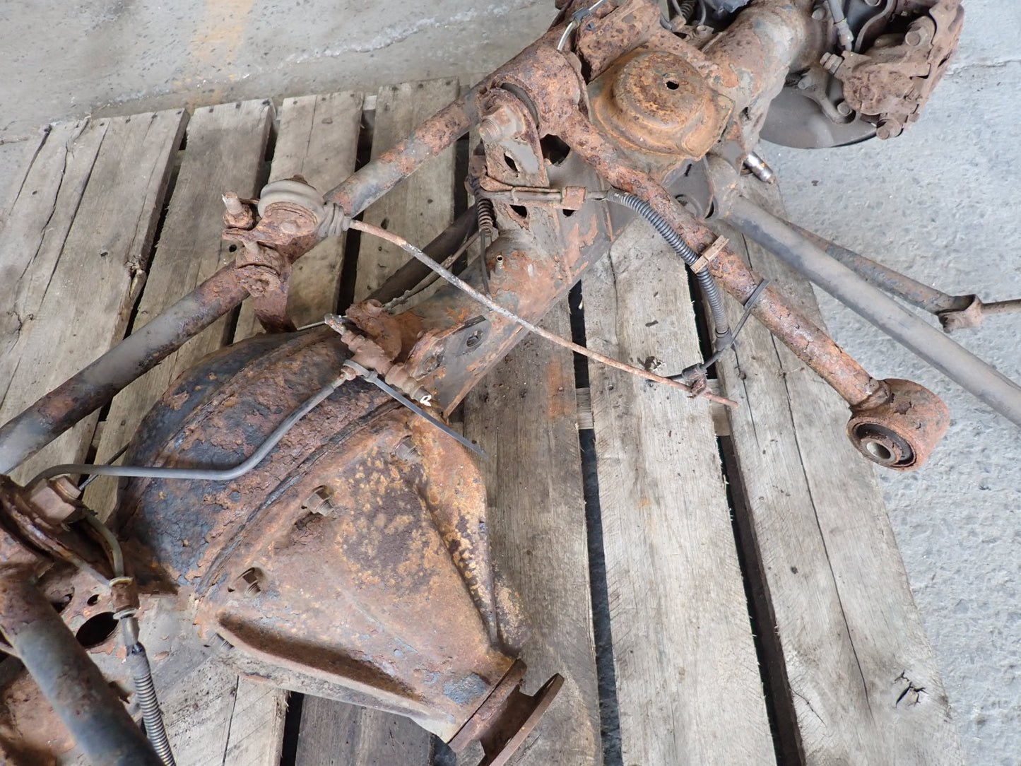 96-97 Lexus LX450 4WD Rear Axle Wheel Hub Differential Carrier 4.10 Ratio w ABS