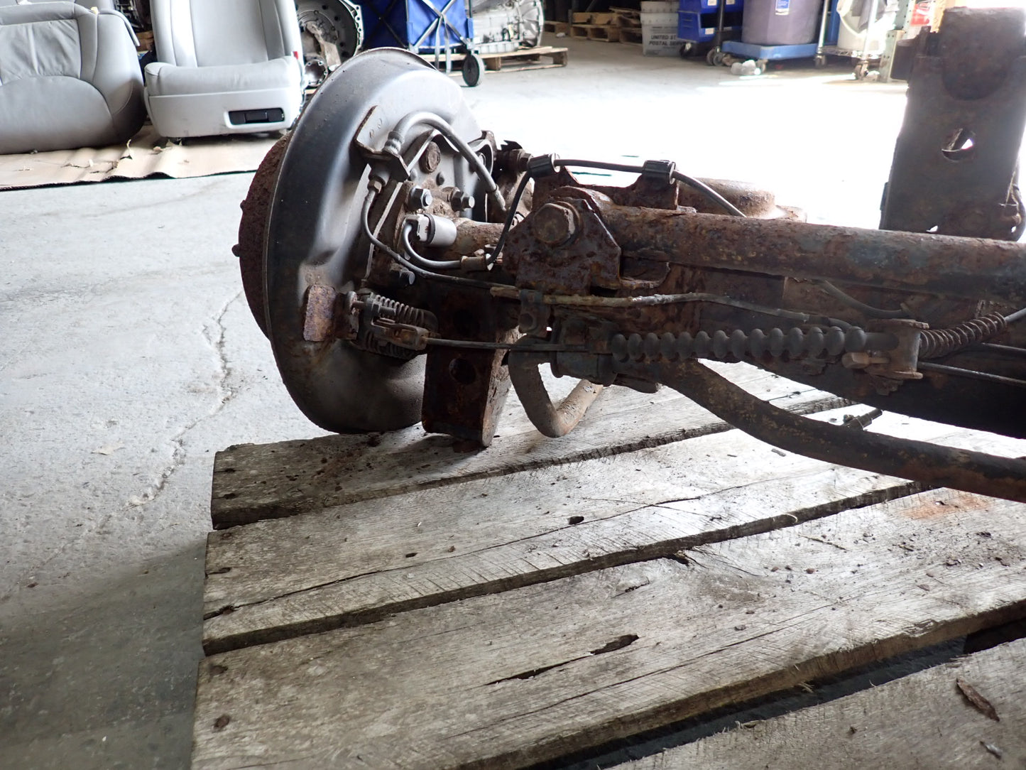 96-97 Lexus LX450 4WD Rear Axle Wheel Hub Differential Carrier 4.10 Ratio w ABS