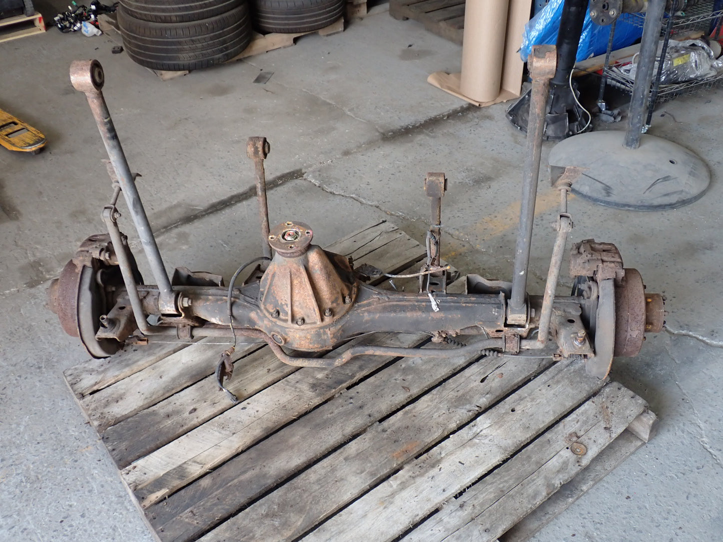 96-97 Lexus LX450 4WD Rear Axle Wheel Hub Differential Carrier 4.10 Ratio w ABS