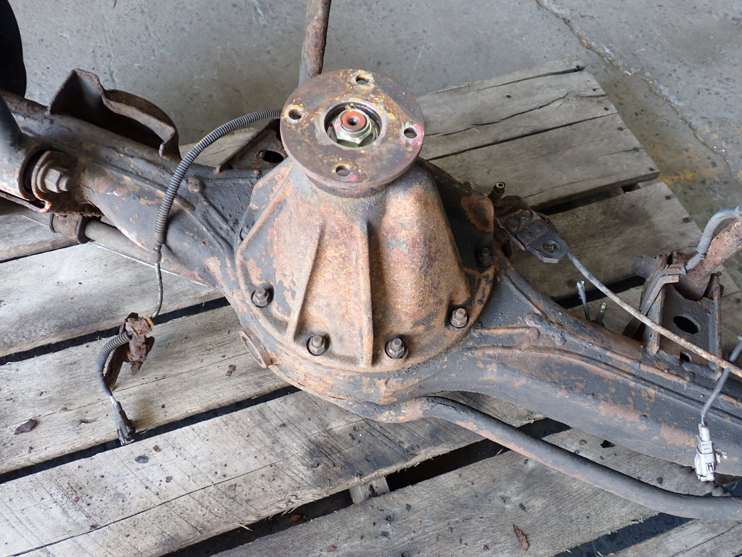 96-97 Lexus LX450 4WD Rear Axle Wheel Hub Differential Carrier 4.10 Ratio w ABS