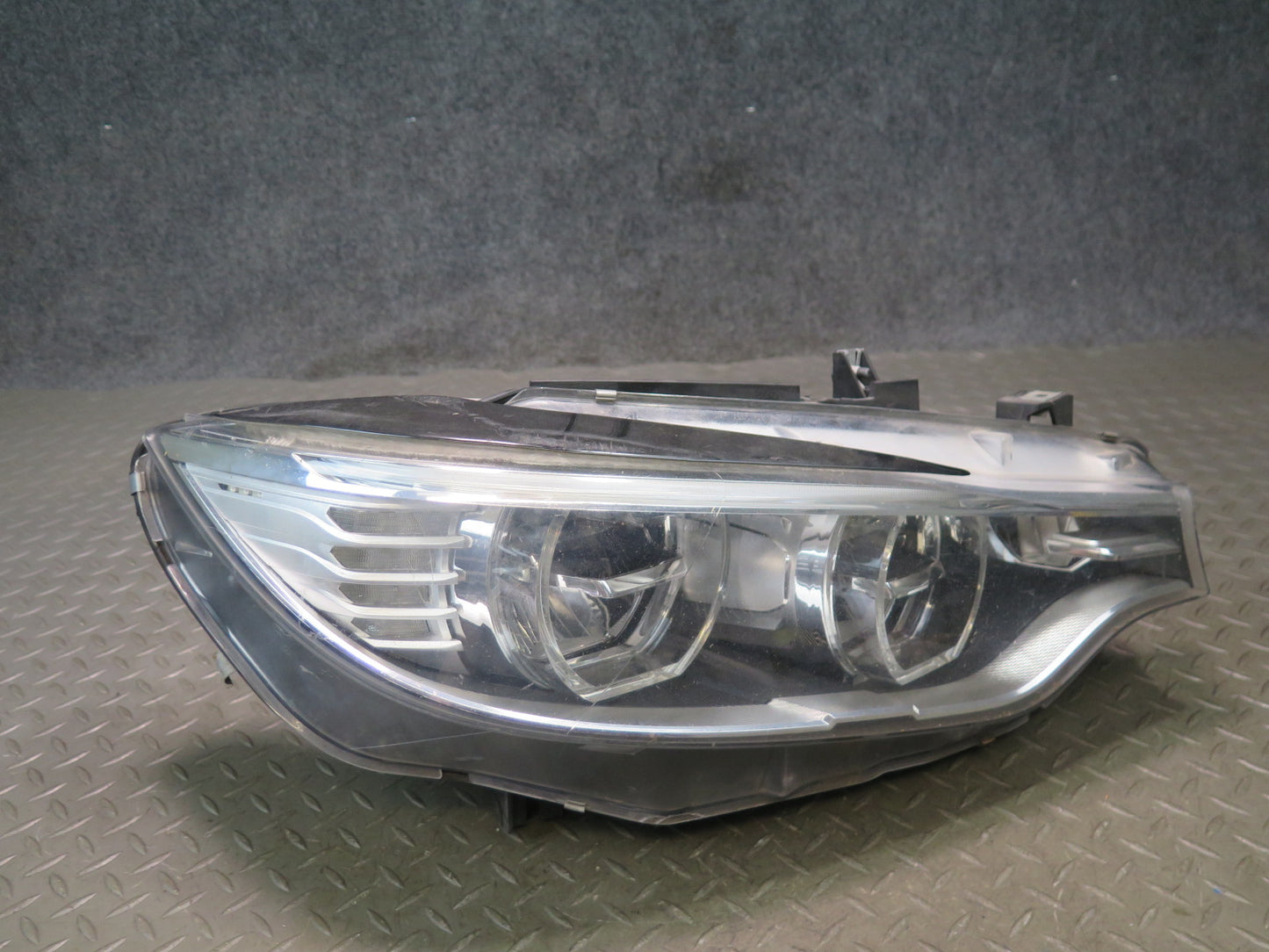2015-17 BMW F82 F32 F33 Front Right Xenon HID Headlight Lamp W/ Ballast Damaged
