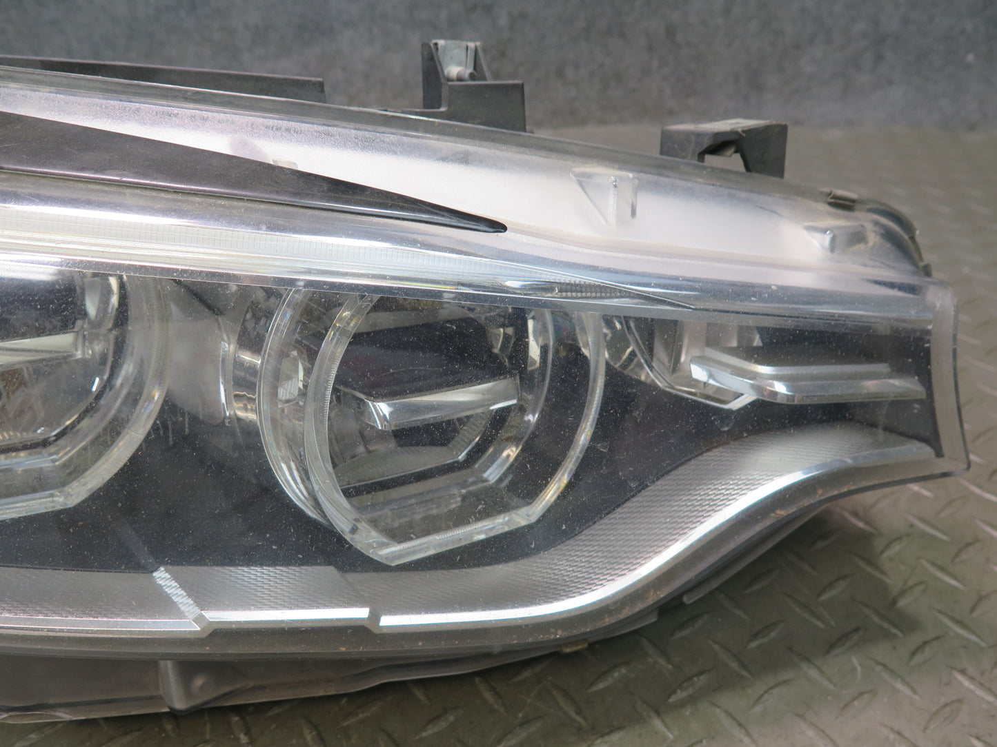 2015-17 BMW F82 F32 F33 Front Right Xenon HID Headlight Lamp W/ Ballast Damaged