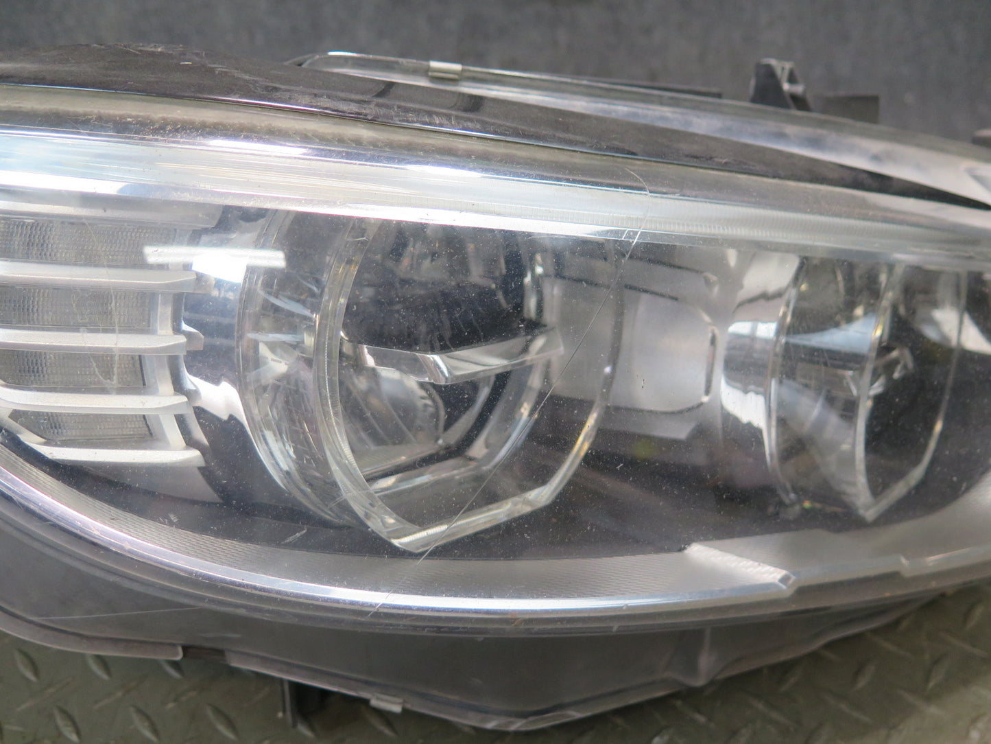 2015-17 BMW F82 F32 F33 Front Right Xenon HID Headlight Lamp W/ Ballast Damaged