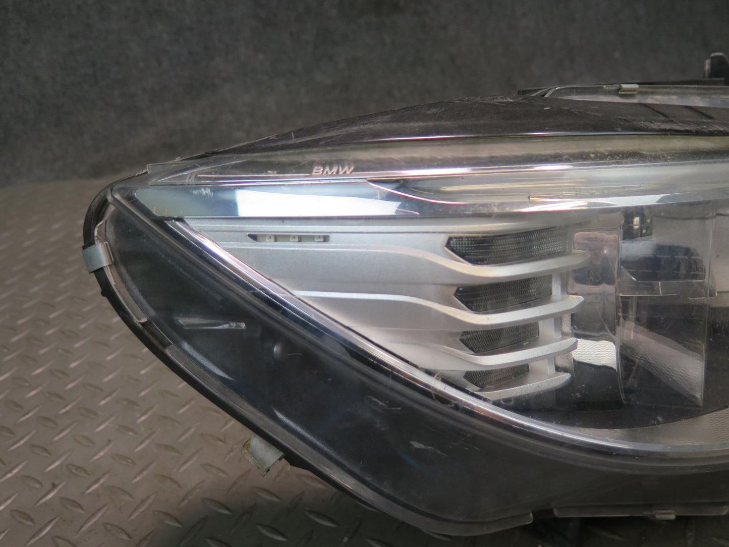 2015-17 BMW F82 F32 F33 Front Right Xenon HID Headlight Lamp W/ Ballast Damaged