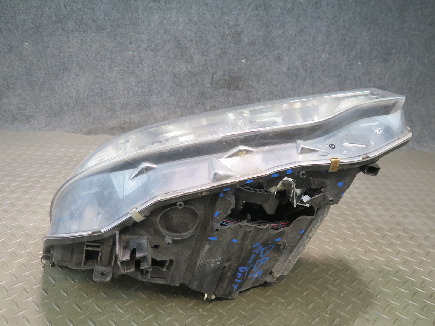 2015-17 BMW F82 F32 F33 Front Right Xenon HID Headlight Lamp W/ Ballast Damaged