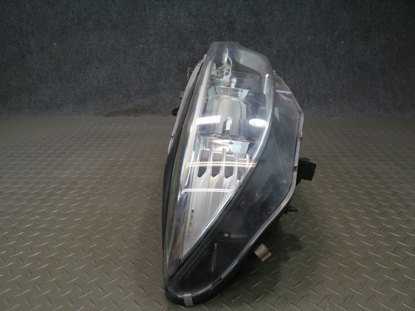 2015-17 BMW F82 F32 F33 Front Right Xenon HID Headlight Lamp W/ Ballast Damaged