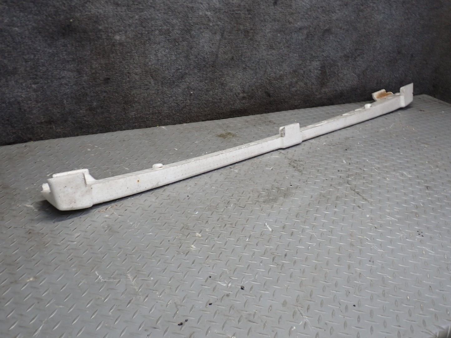 99-01 Toyota Crown JZS175 Rear Bumper Impact Reinforcement Bar w Foam Set OEM