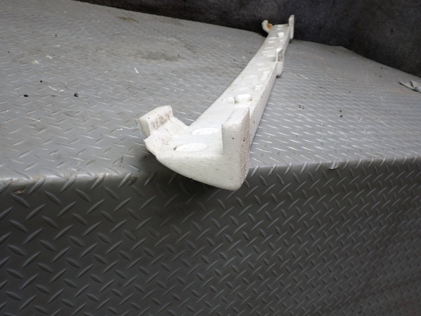 99-01 Toyota Crown JZS175 Rear Bumper Impact Reinforcement Bar w Foam Set OEM