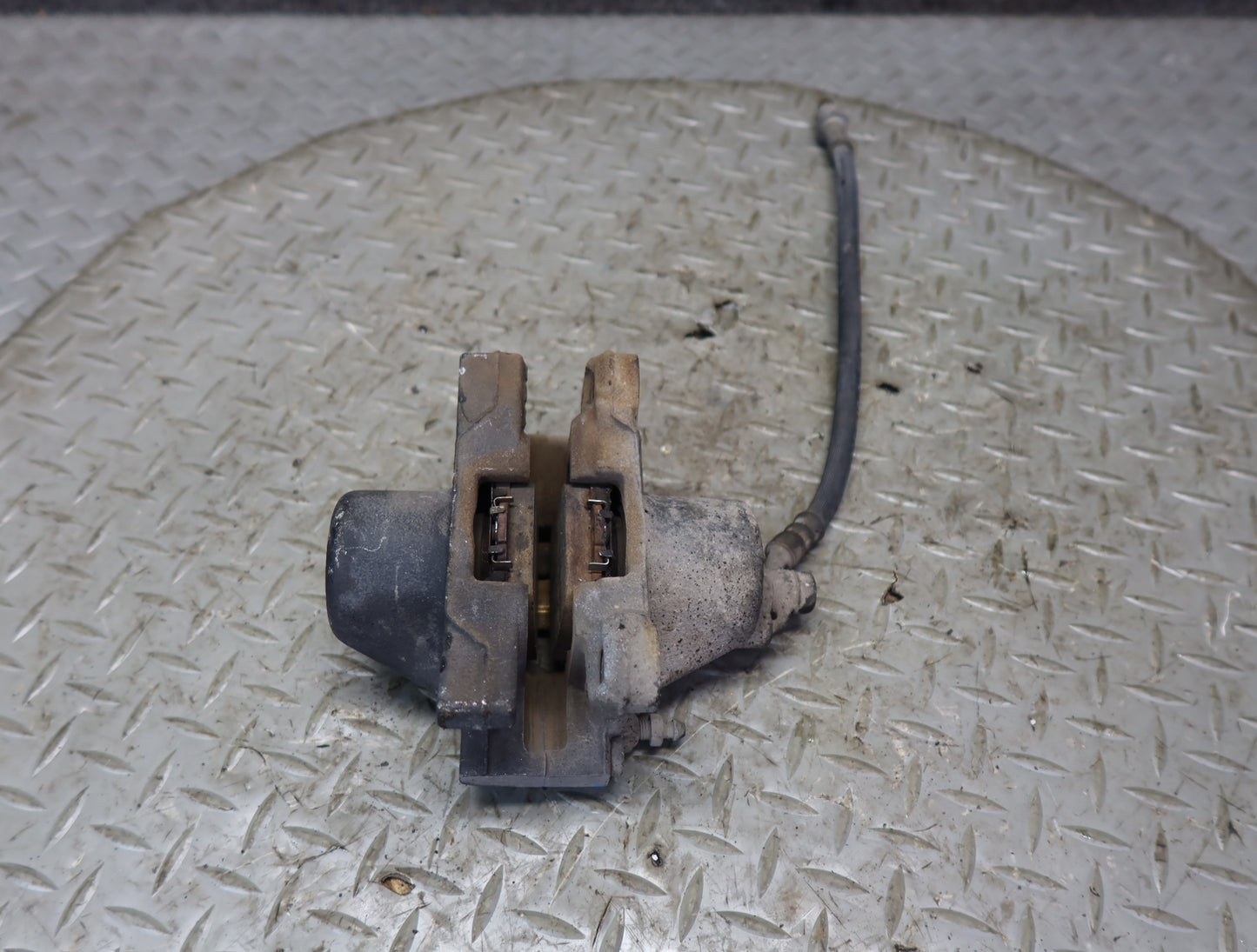 99-01 Toyota Crown JZS175 2JZFSE Rear Left & Right Brake Caliper Set OEM