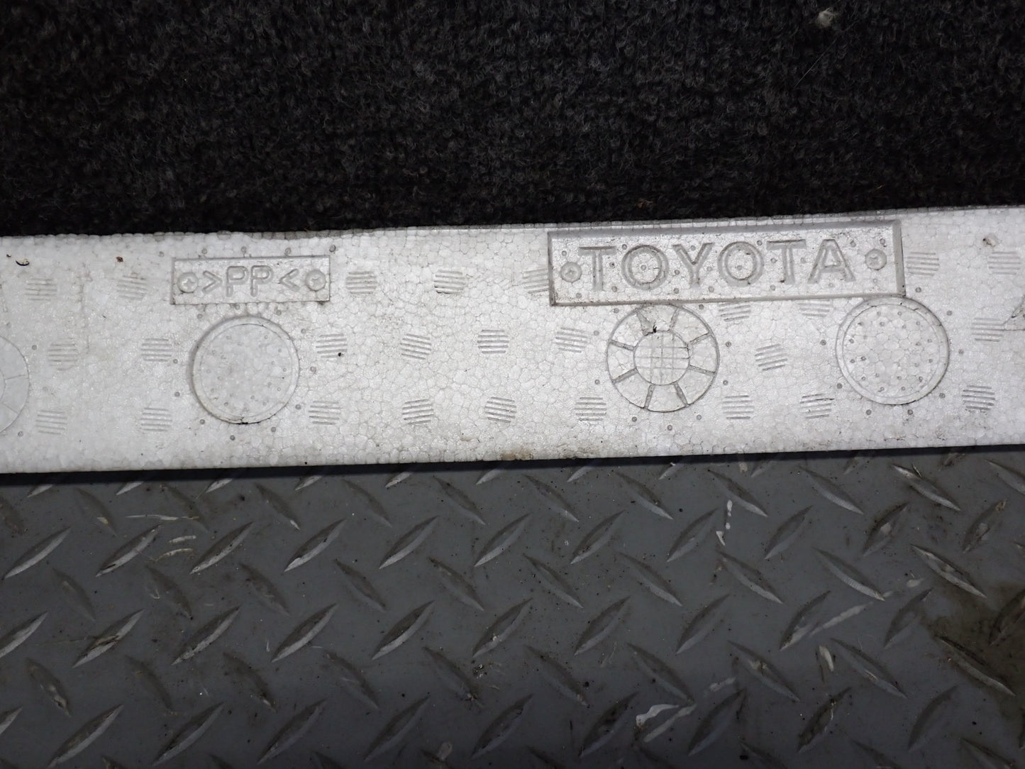 99-01 Toyota Crown JZS175 Rear Bumper Impact Reinforcement Bar w Foam Set OEM