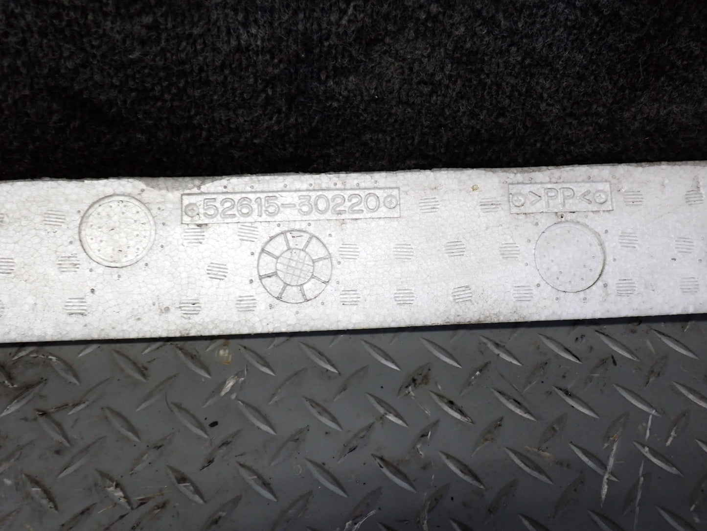 99-01 Toyota Crown JZS175 Rear Bumper Impact Reinforcement Bar w Foam Set OEM