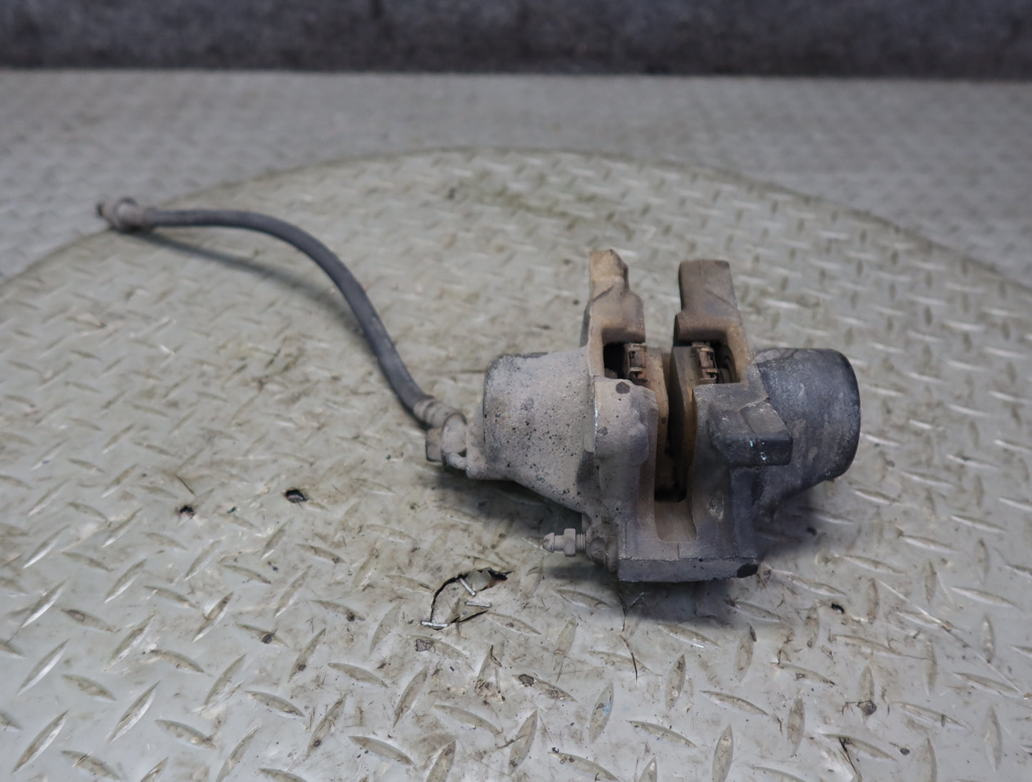 99-01 Toyota Crown JZS175 2JZFSE Rear Left & Right Brake Caliper Set OEM