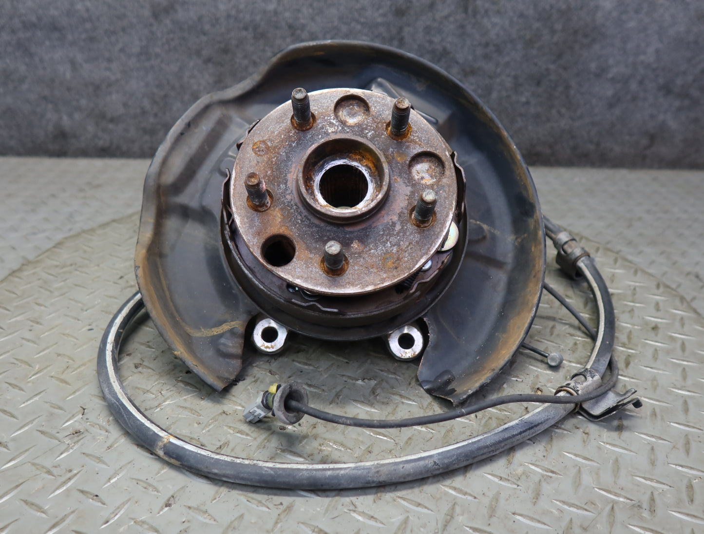 99-01 Toyota Crown JZS175 Rear Left Knuckle Wheel Hub Bearing 51K Miles OEM